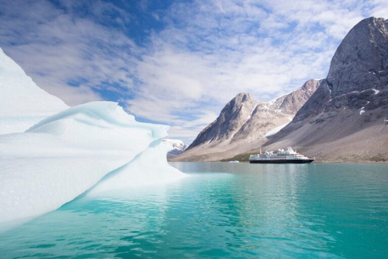 Silver Explorer in Skjouldungen Fjord e1544412998568