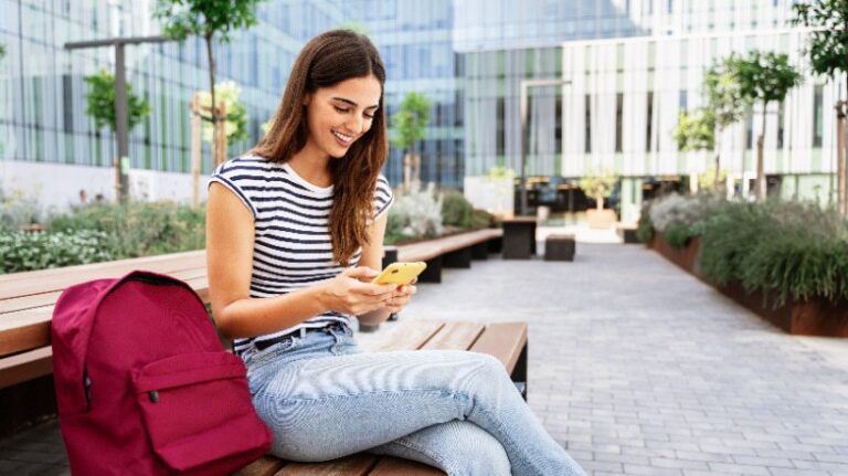 Blending Real Time And Self Paced Learning With WhatsApp
