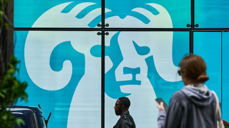 107233985 1683035781948 gettyimages 1252531726 T ROWE PRICE EARNS