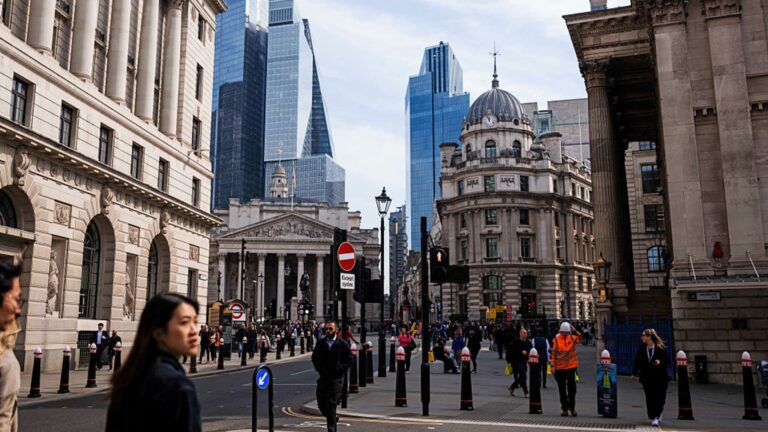 108129120 1744208072725 gettyimages 2208582803 UK CITY
