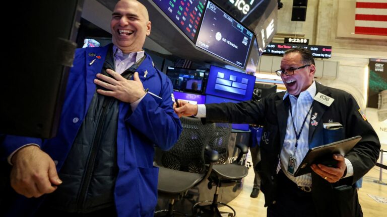 108134886 17453401622025 04 22t155153z 101730075 rc223ea1v1do rtrmadp 0 usa stocks