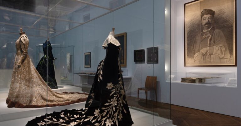 10 credit parismusees petitpalais gautierdeblonde